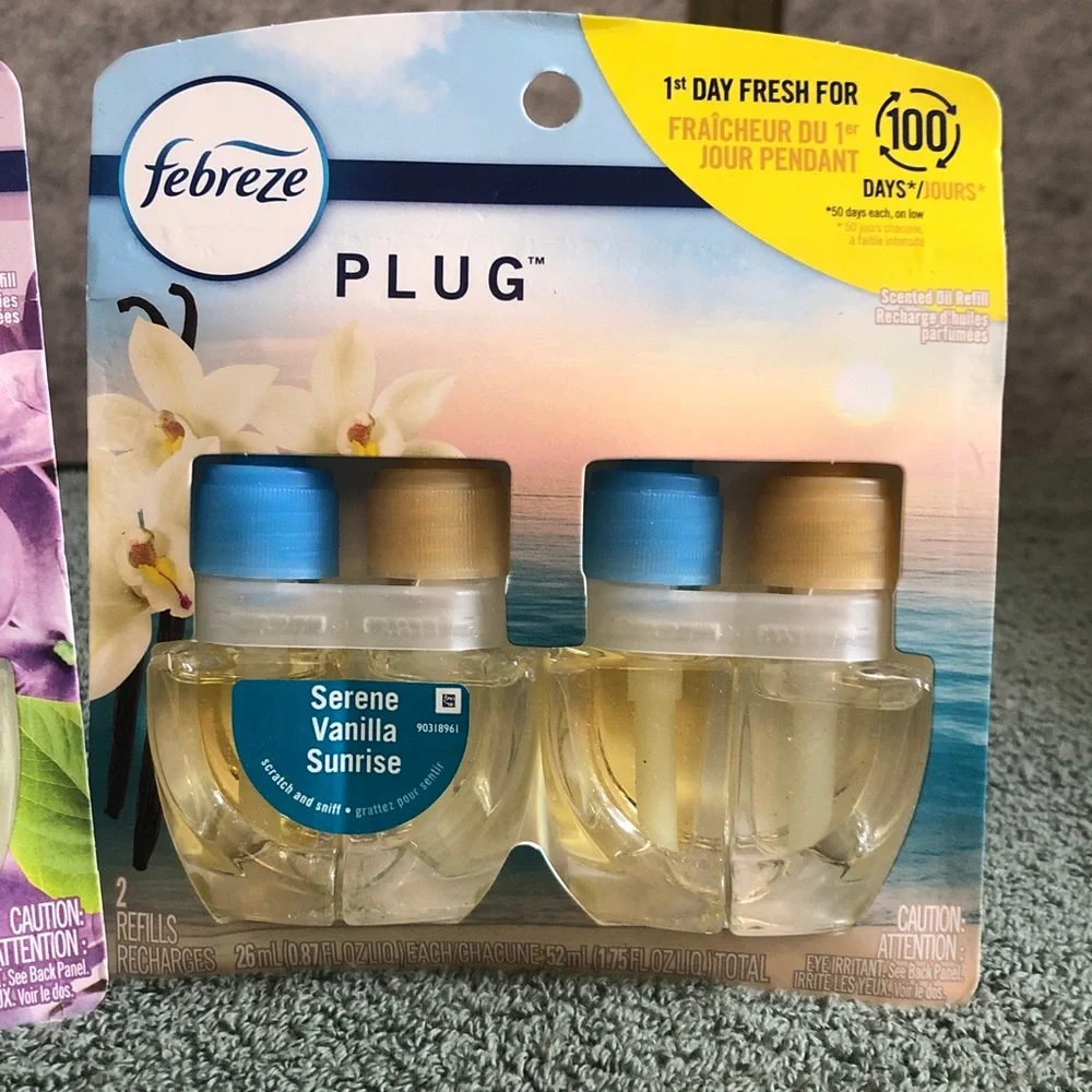 Febreze Plug Refill Duo with Purple and Blue Caps - Picture 3 of 3